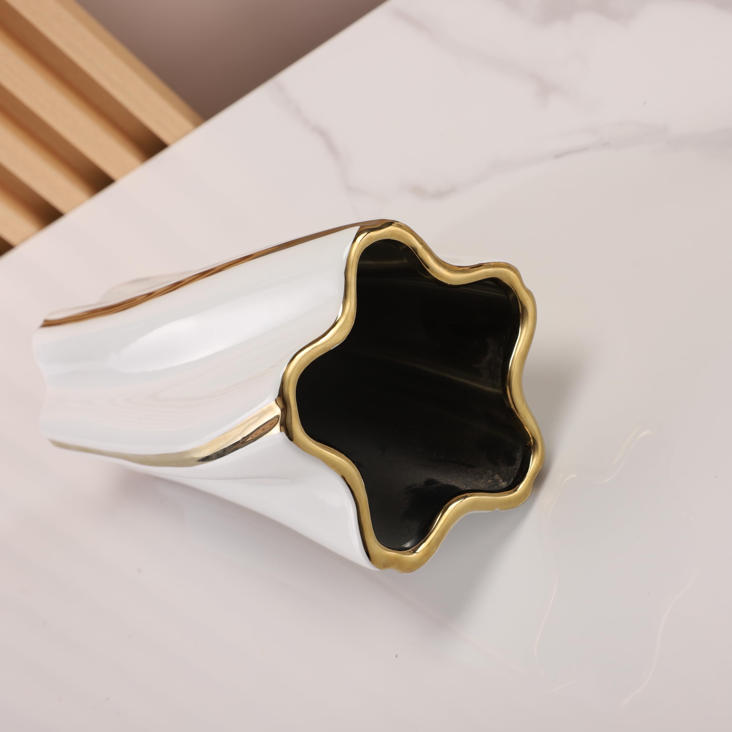 Amazon.co.jp: 白と金の花瓶 セラミックゴールド花瓶 ホーム